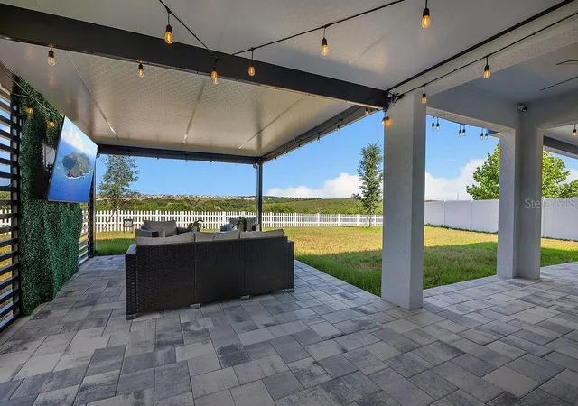 Photo 3 of Sale Pending at 1033 Calico Pointe Cir, Groveland, FL 34736 | MLS# S5150182 | Listing updated on 2026-09-02