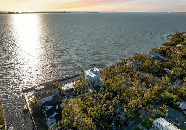 3rd image of 2043 Alameda Ave, Sarasota, FL 34234 | MLS# A4694103
