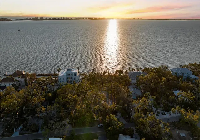 4th image of 2043 Alameda Ave, Sarasota, FL 34234 | MLS# A4694103