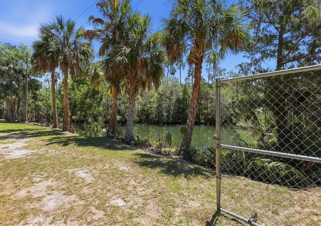 4th image of 6240 Colony Cir, Weeki Wachee, FL 34607 | MLS# W7885884