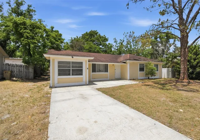 Photo 3 of Sale Pending at 8412 Renald Blvd, Temple Terrace, FL 33637 | MLS# O6408960 | Listing updated on 2026-09-21
