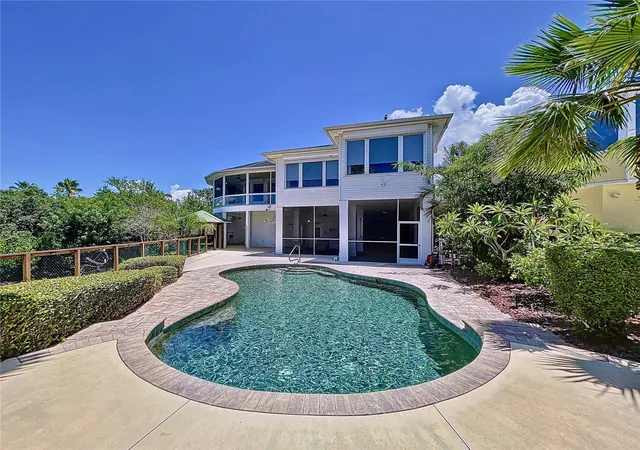 Photo 4 of Single family home for sale at 511 Seaview Dr, Tarpon Springs, FL 34689 | MLS# TB8510049 | Listing updated on 2026-09-18
