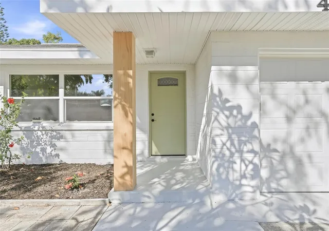 Photo 1 of Single family home for sale at 4720 Mohegan Rd, St Petersburg, FL 33708 | MLS# TB8510051 | Listing updated on 2026-08-20