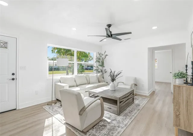 Photo 3 of Single family home for sale at 4720 Mohegan Rd, St Petersburg, FL 33708 | MLS# TB8510051 | Listing updated on 2026-08-20