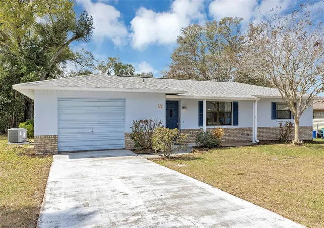 Photo 1 of Single family home for sale at 606 3rd Avenue, Lady Lake, FL 32159 | MLS# G5112535 | Listing updated on 2026-09-17