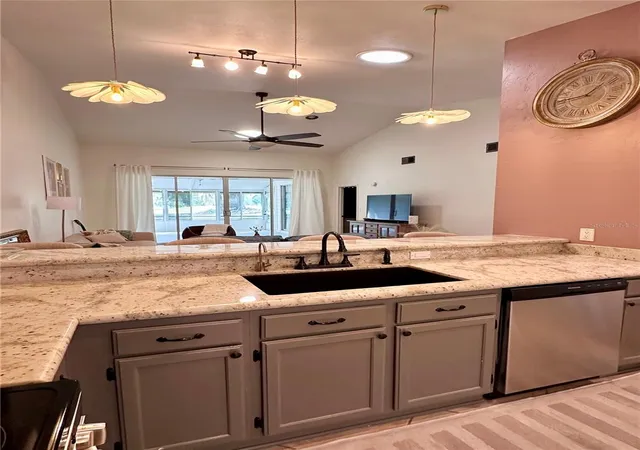 5th image of 824 Nw 124Th Dr, Newberry, FL 32669 | MLS# GC540420
