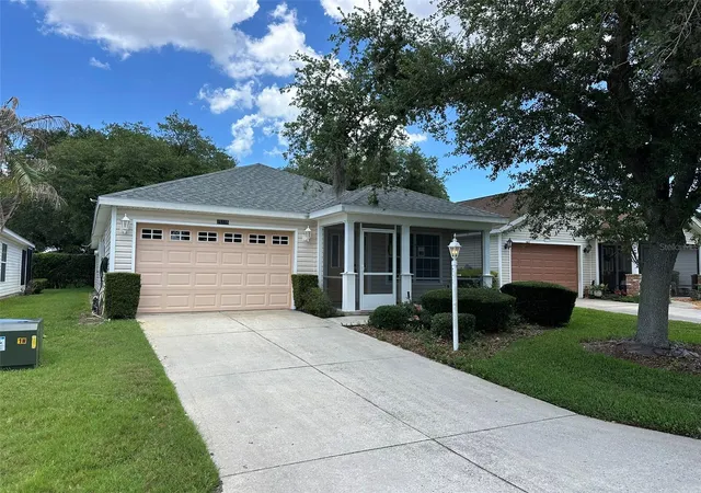 Single family home for sale at 25335 Cranes Roost Cir, LEESBURG, FL 34748 | MLS# G5112540