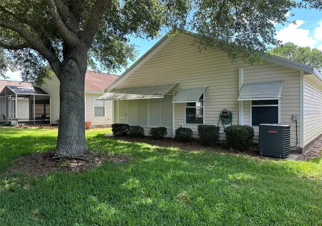 Photo 3 of Single family home for sale at 25335 Cranes Roost Cir, Leesburg, FL 34748 | MLS# G5112540 | Listing updated on 2026-10-10