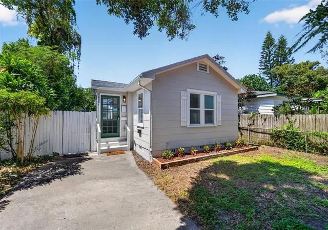 Photo 3 of Single family home for sale at 3134 17th Street N, Saint Petersburg, FL 33713 | MLS# TB8510092 | Listing updated on 2026-10-22