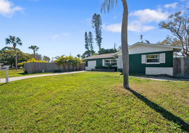 Photo 3 of Single family home for sale at 6522 112th Street, Seminole, FL 33772 | MLS# TB8510095 | Listing updated on 2026-08-31