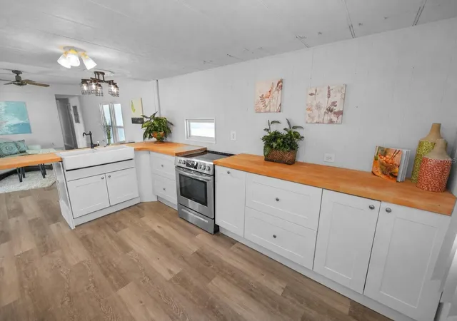 Photo 5 of Manufactured home for sale at 10921 London Dr, Port Richey, FL 34668 | MLS# TB8510121 | Listing updated on 2026-06-23