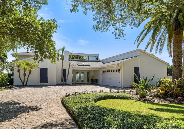 Photo 4 of Single family home for sale at 1215 Commodore Dr, New Smyrna Beach, FL 32168 | MLS# O6409027 | Listing updated on 2026-09-22