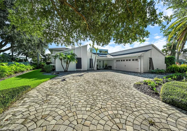 Photo 3 of Single family home for sale at 1215 Commodore Dr, New Smyrna Beach, FL 32168 | MLS# O6409027 | Listing updated on 2026-09-23