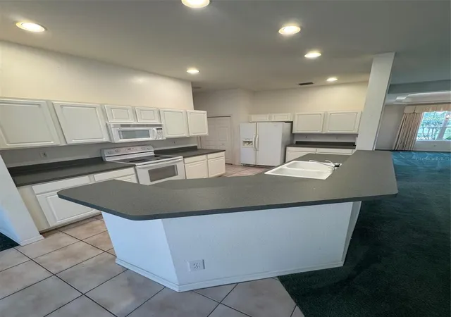 Photo 3 of Single family home for sale at 7884 Kavanagh Ct, Sarasota, FL 34240 | MLS# A4694129 | Listing updated on 2026-05-20