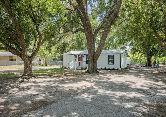 Photo 1 of Manufactured home for sale at 5220 Spring Crk Dr, Lakeland, FL 33811 | MLS# L4962001 | Listing updated on 2026-09-14