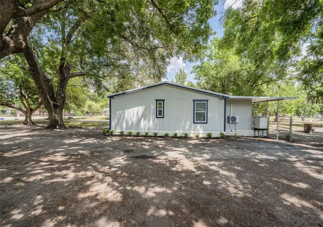 Photo 3 of Manufactured home for sale at 5220 Spring Crk Dr, Lakeland, FL 33811 | MLS# L4962001 | Listing updated on 2026-09-14
