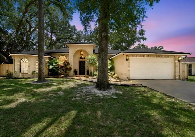 3rd image of 3602 Arlington Oaks Ct, Tampa, FL 33618 | MLS# TB8510163