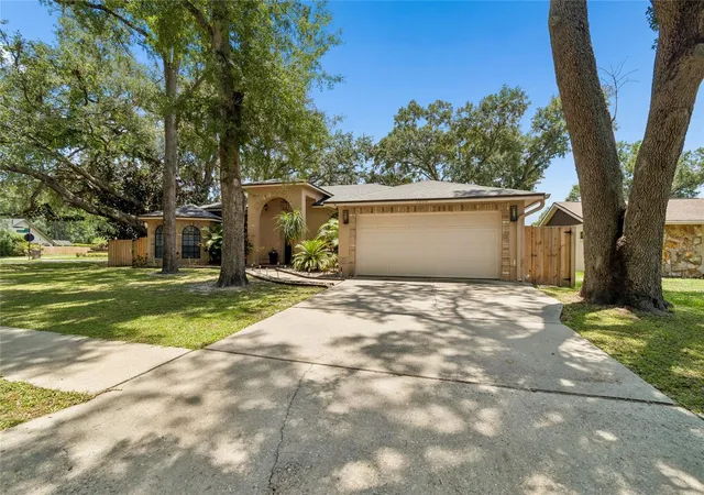 4th image of 3602 Arlington Oaks Ct, Tampa, FL 33618 | MLS# TB8510163