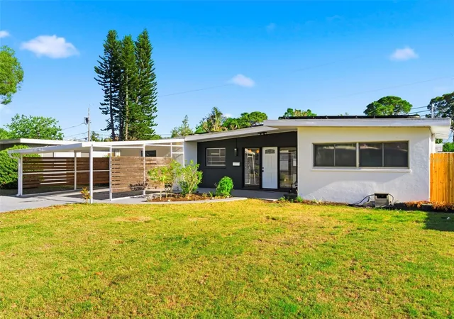 Photo 1 of Single family home for sale at 6350 Hampton Dr N, Saint Petersburg, FL 33710 | MLS# TB8510169 | Listing updated on 2026-10-14
