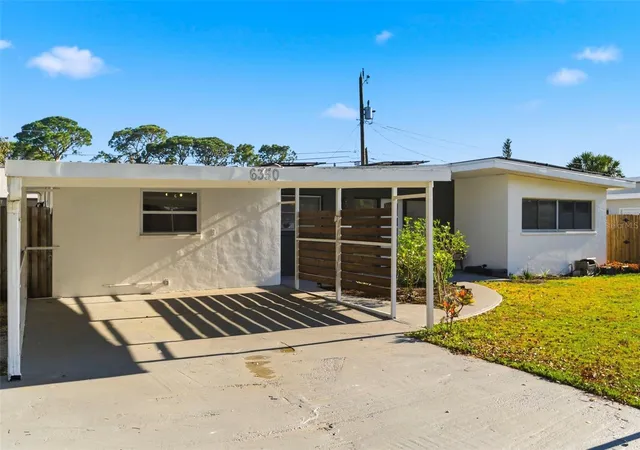 Photo 2 of Single family home for sale at 6350 Hampton Dr N, Saint Petersburg, FL 33710 | MLS# TB8510169 | Listing updated on 2026-10-14