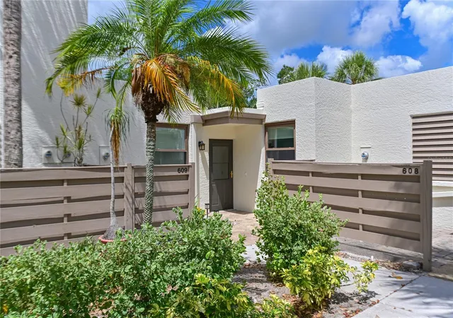 2nd image of 609 Woodlawn Dr, Bradenton, FL 34210 | MLS# A4694156