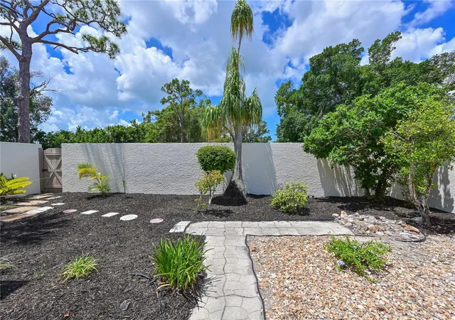 4th image of 609 Woodlawn Dr, Bradenton, FL 34210 | MLS# A4694156