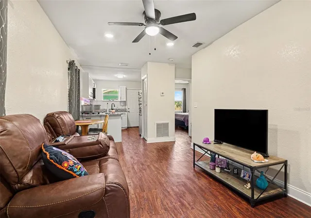 3rd image of 614 W 6Th St, Lakeland, FL 33805 | MLS# TB8510205