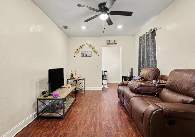 4th image of 614 W 6Th St, Lakeland, FL 33805 | MLS# TB8510205