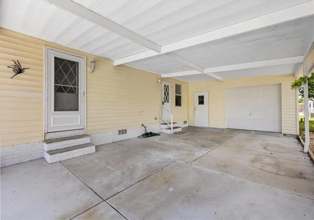 2nd image of 1616 Bayhill Dr, Lady Lake, FL 32159 | MLS# G5112561