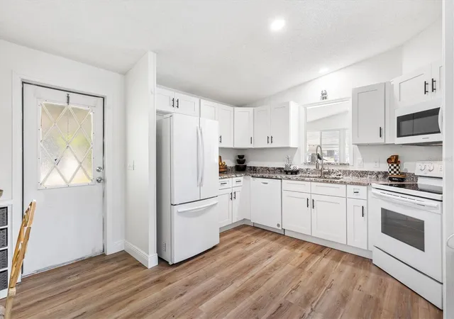 3rd image of 1616 Bayhill Dr, Lady Lake, FL 32159 | MLS# G5112561
