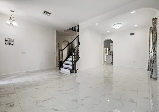 5th image of 380 Rosalind Ln, Oldsmar, FL 34677 | MLS# TB8510265