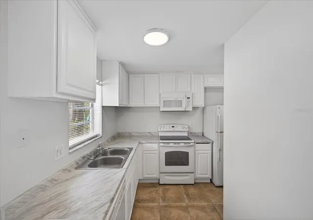 3rd image of 14024 Village Terrace Dr, Tampa, FL 33624 | MLS# TB8510273