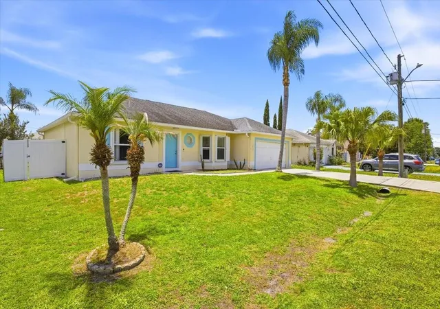 Photo 3 of Sale Pending at 182 Birmingham Dr, Kissimmee, FL 34758 | MLS# R4911296 | Listing updated on 2026-10-01