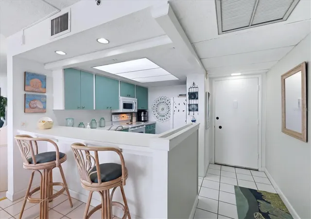 3rd image of 629 Alhambra Rd, Venice, FL 34285