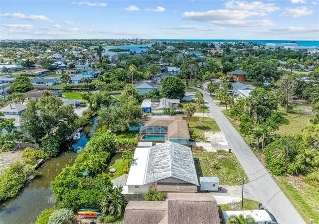 Photo 3 of Single family home for sale at 312 Winfield Way, Nokomis, FL 34275 | MLS# A4694207 | Listing updated on 2026-10-10