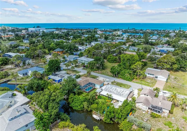Photo 4 of Single family home for sale at 312 Winfield Way, Nokomis, FL 34275 | MLS# A4694207 | Listing updated on 2026-10-10