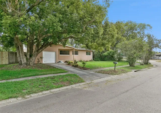 Photo 2 of Single family home for sale at 163 Lake Harriet Dr, Altamonte Springs, FL 32714 | MLS# O6409209 | Listing updated on 2026-10-02