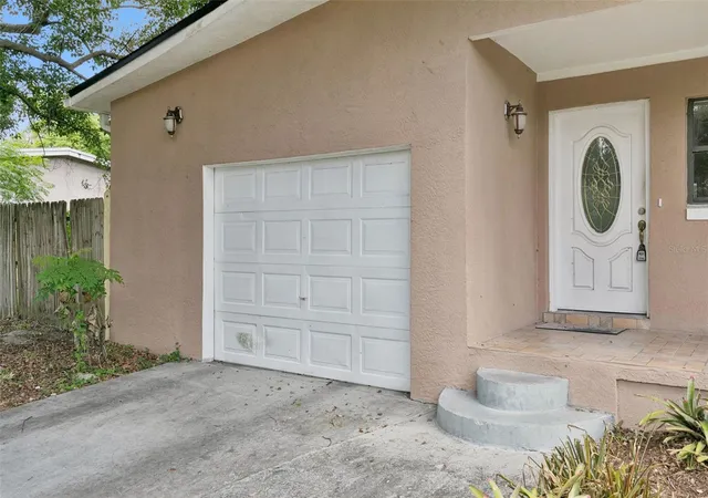 Photo 3 of Single family home for sale at 163 Lake Harriet Dr, Altamonte Springs, FL 32714 | MLS# O6409209 | Listing updated on 2026-10-02