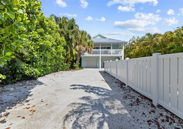 Photo 1 of Single family home for sale at 315 Spring Ave, Anna Maria, FL 34216 | MLS# A4694221 | Listing updated on 2026-05-29