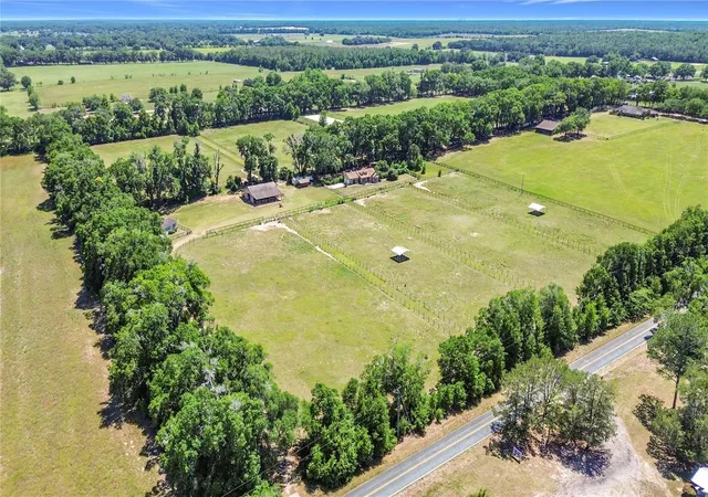 2nd image of 20540 Sw 5th Pl, Dunnellon, FL 34431 | MLS# OM725007
