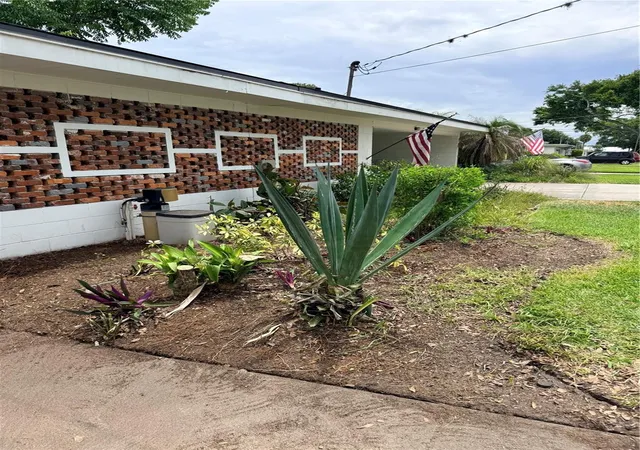 3rd image of 719 Avenue Q Se, Winter Haven, FL 33880 | MLS# O6409223