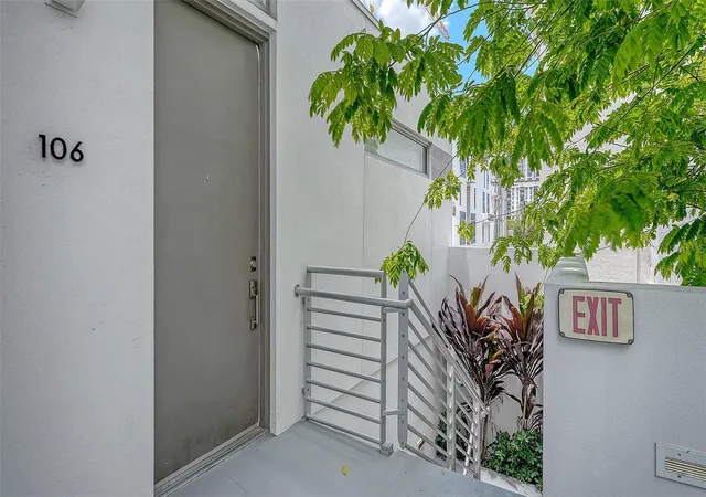 2nd image of 1350 5th Street #106, Sarasota, FL 34236 | MLS# A4694230