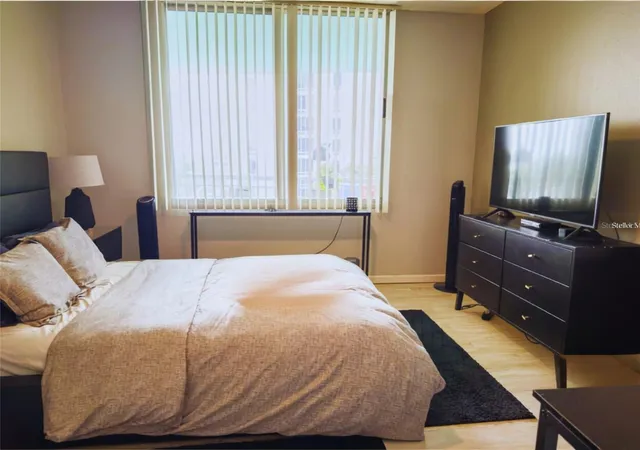 Photo 4 of Condo for sale at 322 E Central Blvd #714, Orlando, FL 32801 | MLS# O6409231 | Listing updated on 2026-09-12