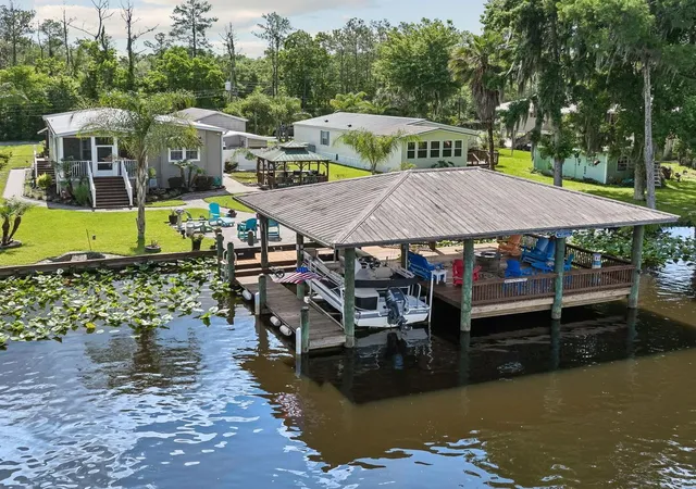 Homes for sale in Satsuma, FL | 329 Paradise Cir, Satsuma, FL 32189 | MLS# GC540449