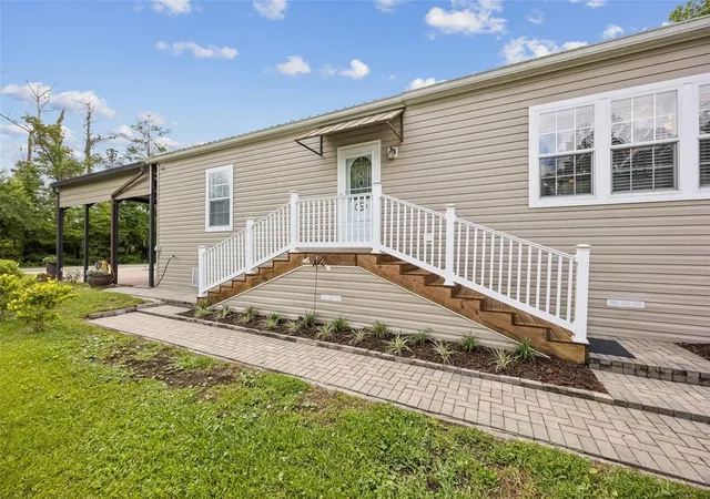 Homes for sale in Satsuma, FL | 329 Paradise Cir, Satsuma, FL 32189 | MLS# GC540449