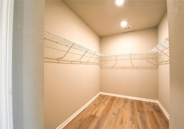 Photo 4 of Single family home for sale at 17413 Back Bay Ct, Clermont, FL 34714 | MLS# S5150252 | Listing updated on 2026-10-20