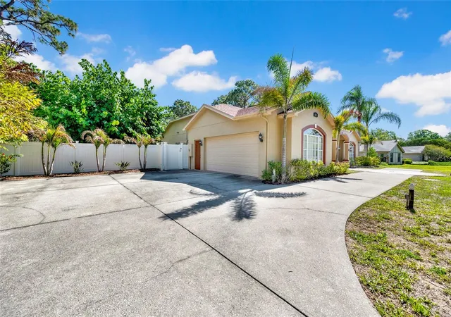 4th image of 6341 Governors Dr, New Port Richey, FL 34655 | MLS# TB8510387