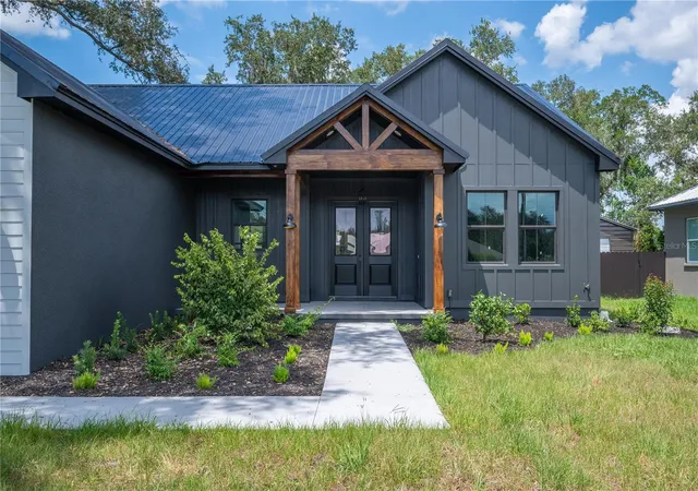 Photo 3 of Single family home for sale at 2411 Old Medulla Rd, Lakeland, FL 33811 | MLS# L4962029 | Listing updated on 2026-08-24