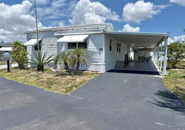 Photo 2 of Manufactured home for sale at 425 Mount Piney Ave Ne #681, Saint Petersburg, FL 33702 | MLS# TB8510414 | Listing updated on 2026-09-12