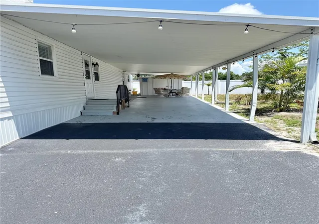 Photo 3 of Manufactured home for sale at 425 Mount Piney Ave Ne #681, Saint Petersburg, FL 33702 | MLS# TB8510414 | Listing updated on 2026-09-12